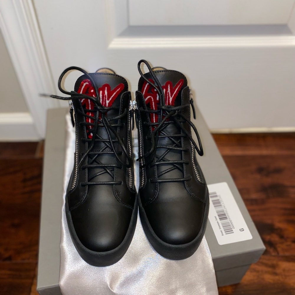 Giuseppe Zanotti
Men's May London high top sneaker